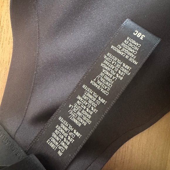 SKIMS Ultimate Push Up Plunge Bra - Onyx - Picture 5 of 5